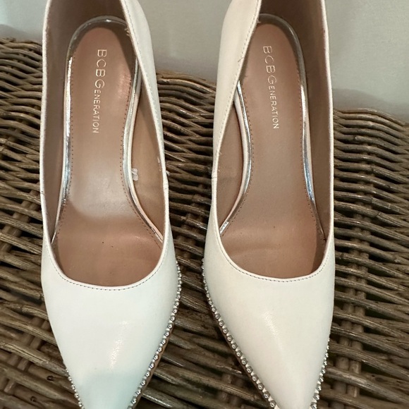 BCBGeneration Holli Pump - Picture 3 of 11